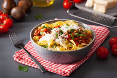 otlar ve parmesan, Tagliatelle bolognese makarna çeşitleri