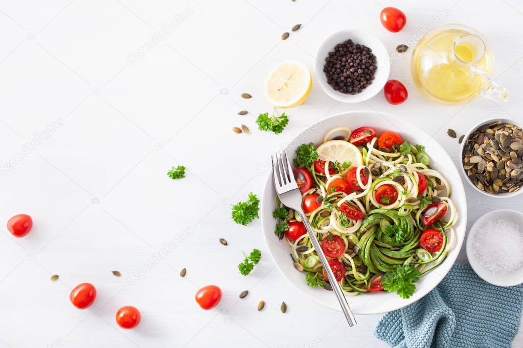 vegan ketogenic spiralized courgette salad with avocado tomato p