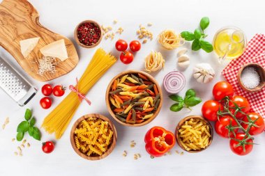 İtalyan cousine düz yatıyordu için malzemeler, makarna spagetti penne 