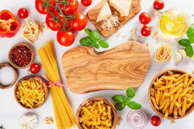 İtalyan cousine düz yatıyordu için malzemeler, makarna spagetti penne 