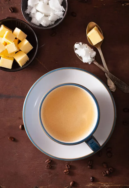 Skudsikker kaffe, keto paleo drink blandet med smør og coc - Stock-foto