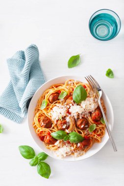 köfte ve domates sosu, İtalyan makarna spagetti
