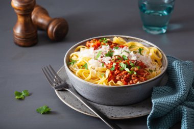 otlar ve parmesan, Tagliatelle bolognese makarna çeşitleri