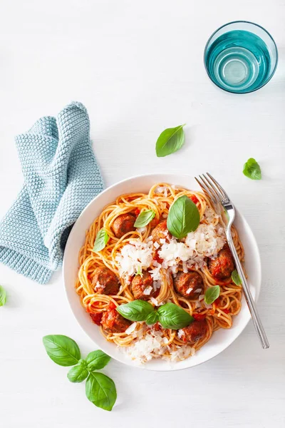 köfte ve domates sosu, İtalyan makarna spagetti