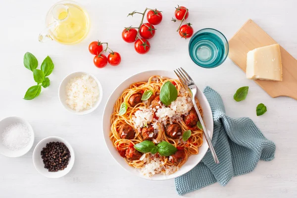 Spaghetti with meatballs and tomato sauce, italian pasta — Stock Photo, Image