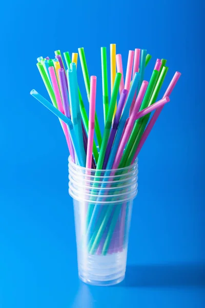 Tek kullanımplastik içme pipetleri — Stok fotoğraf