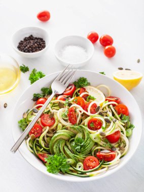 vegan ketogenic kabak salata avokado domates ile p spiralized.