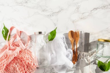 sıfır atık çevre dostu kavram. Yeniden kullanılabilir pamuk torbası, paslanmaz. 