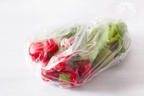 Plastic verpakking voor eenmalig gebruik. radijs van kunststof — Stockfoto