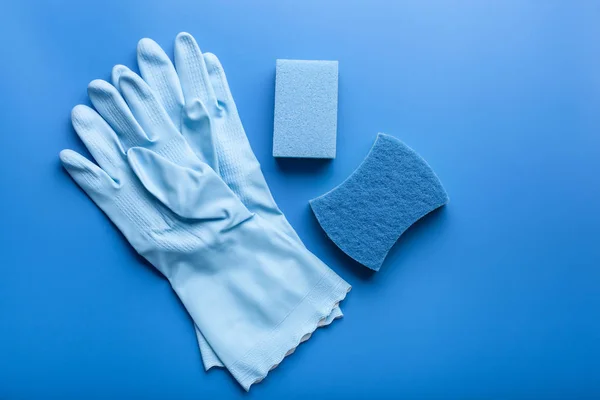 掃除用品家庭用スポンジ手袋 — ストック写真