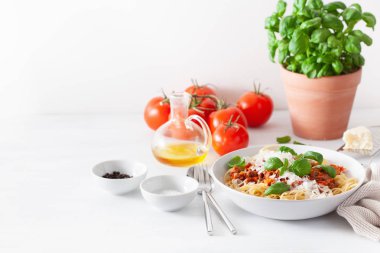 fesleğen ve parmesan, spagetti bolognese makarna çeşitleri