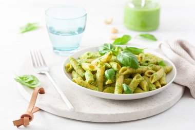 Ispanak fesleğen pesto soslu penne makarna