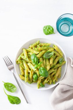 Ispanak fesleğen pesto soslu penne makarna