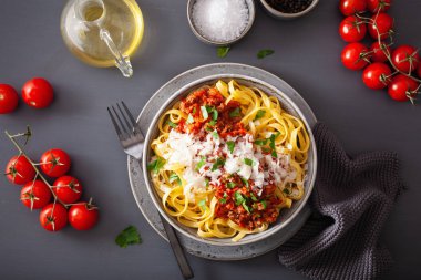 otlar ve parmesan, Tagliatelle bolognese makarna çeşitleri