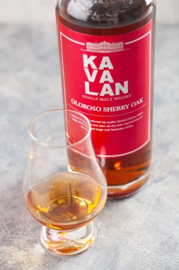 Trondheim, Norveç - 20 Mayıs 2020 Kavalan malt viski şişesi