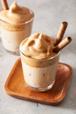 sıfır atık çevre dostu hijyen tuvalet konsepti. ahşap diş fırçası sabun fırçası kozmetik