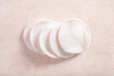 sıfır atık çevre dostu hijyen tuvalet konsepti. yeniden kullanılabilir pamuk pedleri