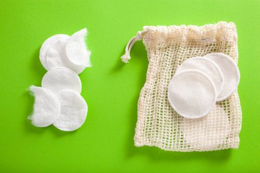 sıfır atık çevre dostu hijyen tuvalet konsepti. tek kullanımlık ve yeniden kullanılabilir pamuk pedleri