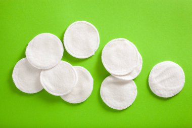 sıfır atık çevre dostu hijyen tuvalet konsepti. yeniden kullanılabilir pamuk pedleri