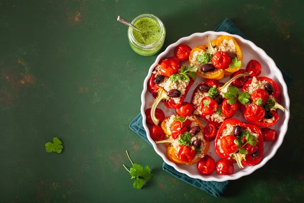 Pimientos Rellenos Con Tomates Quinua Aceitunas Salsa Hierbas Chimichurri —  Fotos de Stock