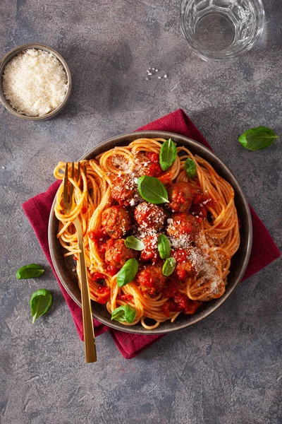 köfte ve domates sosu, İtalyan makarna spagetti