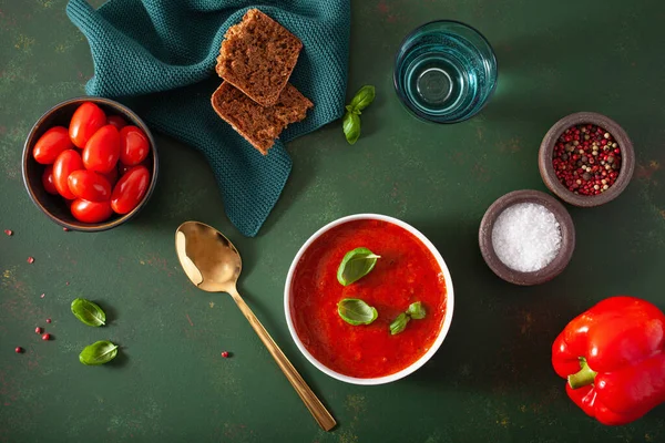 Ντομάτα Και Πιπεριά Πιπεριά Χορτοφαγική Σούπα Πράσινο Φόντο — Φωτογραφία Αρχείου
