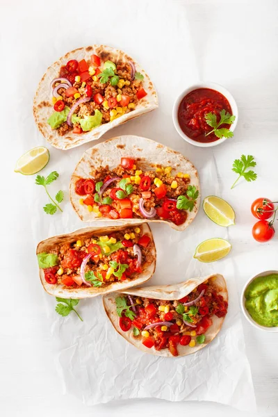 Tacos Mexicanos Ternera Cerdo Con Salsa Guacamole Verduras — Foto de Stock