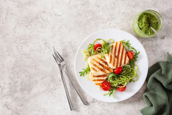 Dieta Cetogênica Paleo Almoço Queijo Halloumi Abobrinha Espiral Com Pesto — Fotografia de Stock