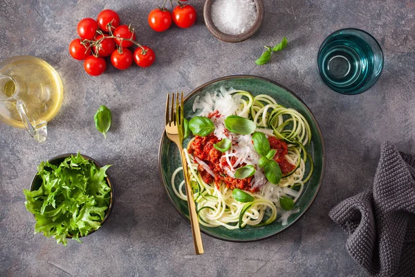 Keto Paleo Zoodles Bolognese Cukkini Tészta Hússzósszal Parmezánnal — Stock Fotó