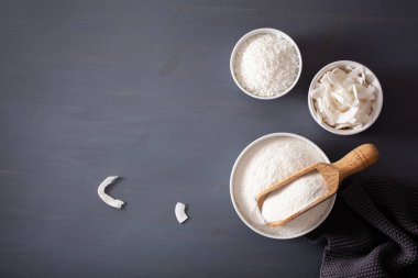 Hindistan cevizi unu ve keto paleo diyeti için sağlıklı malzeme.