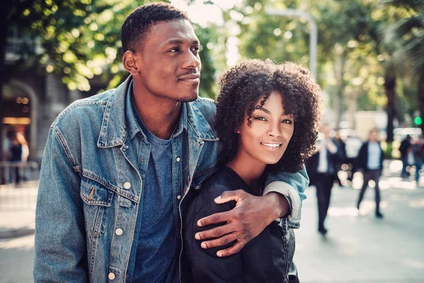 Young happy black couple outdoors — Stock Photo, Image