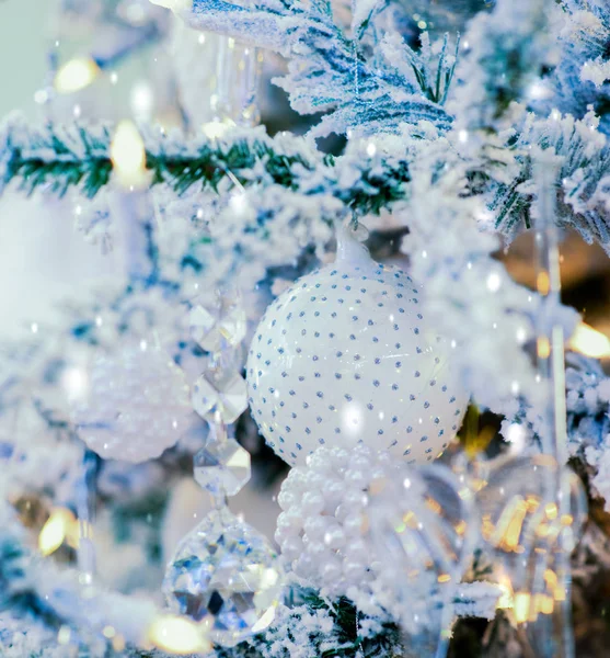 Weihnachtsbaum Hintergrund und Weihnachtsschmuck — Stockfoto
