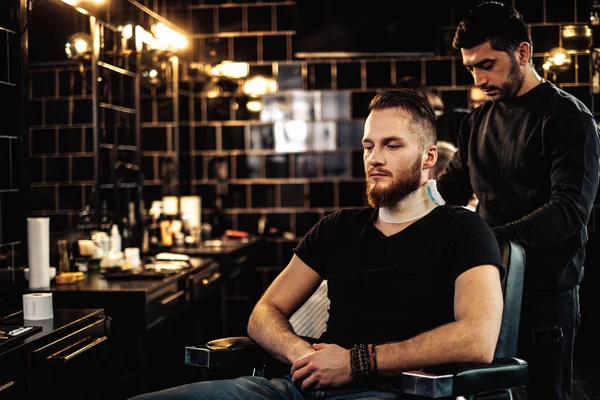 Cliente na barbearia — Fotografia de Stock