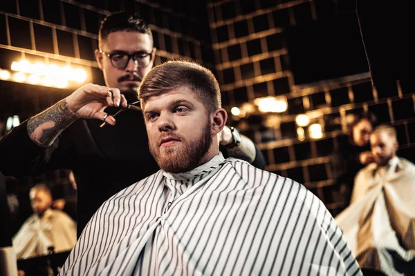 Cliente na barbearia — Fotografia de Stock