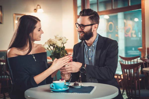 Man holding box with ring making propose to his girlfriend — Stock Photo, Image
