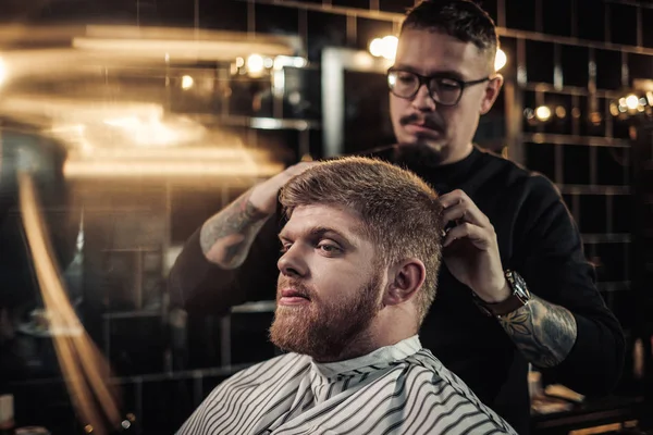 Kunde im Friseursalon — Stockfoto