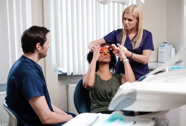 Dentist and his assitant working in private practice — Stock Photo, Image