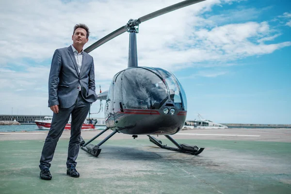 Businessman Standing Private Helicopter — Stock Photo, Image