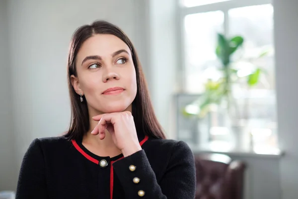 Portrait of a smiling brunette girl — Stock Photo, Image