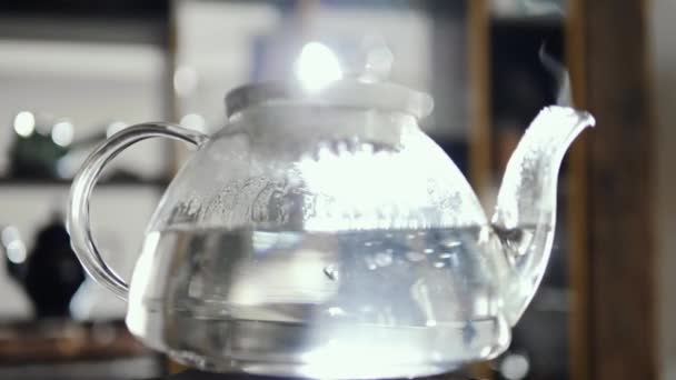 Подготовка воды к чайной церемонии — стоковое видео