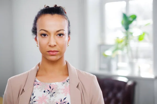 Young black woman face close-up — Stock Photo, Image