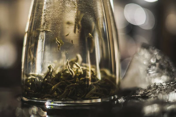 Vertical brewing of a tea — Stock Photo, Image