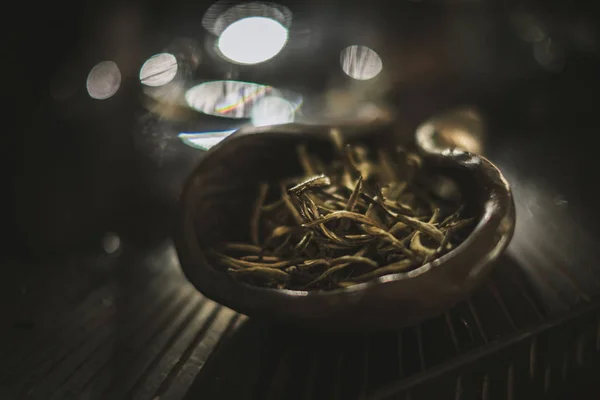 Té sabroso en un tazón — Foto de Stock