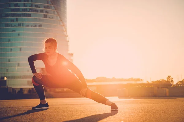 Corpo Donna Positiva Che Esercizio Fitness All Aperto — Foto Stock