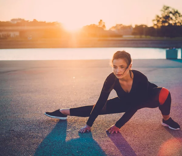 Corpo Positivo Mulher Fazendo Exercício Fitness Livre — Fotografia de Stock