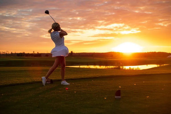 Woman Hit Ball With Golf Stick at Sunset Background . — Stock Photo, Image