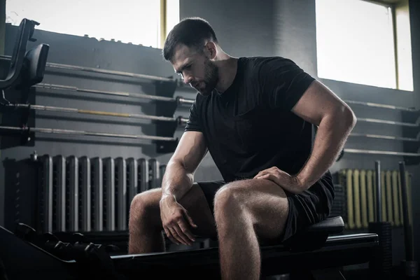 Hombre tomar descanso después de Crossfit . — Foto de Stock