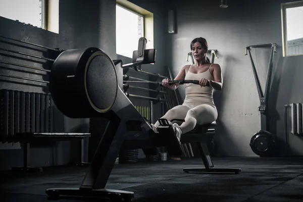 Strong Woman Finishes Training on Rowing Machine . — Stock Photo, Image