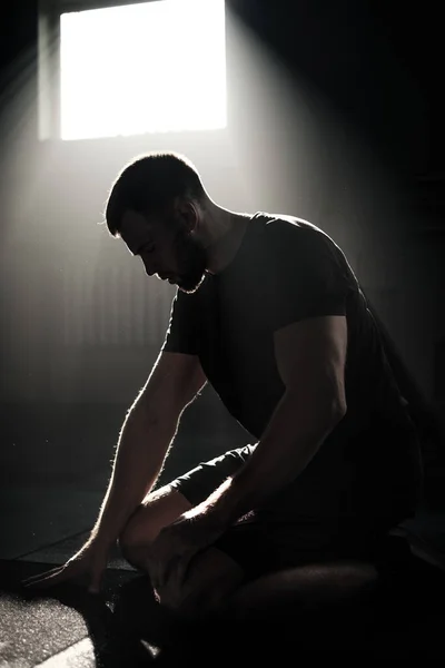 Silhouette of Sportsman Take Rest After Hard Workout . — Stock Photo, Image