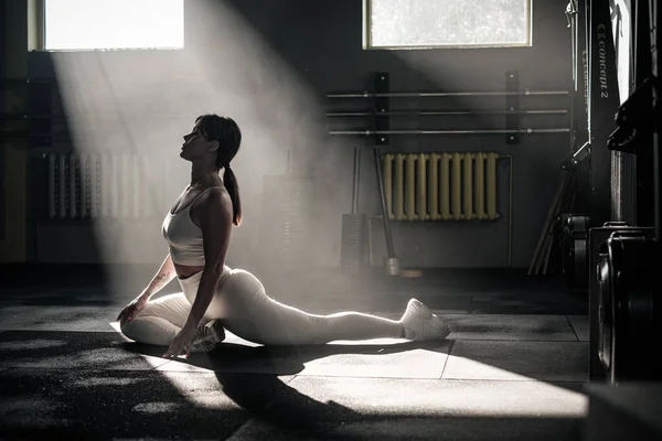 Pleasant Woman Stretch Legs to Sit in Twine . — Stock Photo, Image